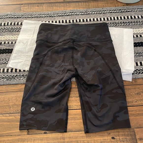 LULULEMON BIKE SHORTS - Picture 7 of 8